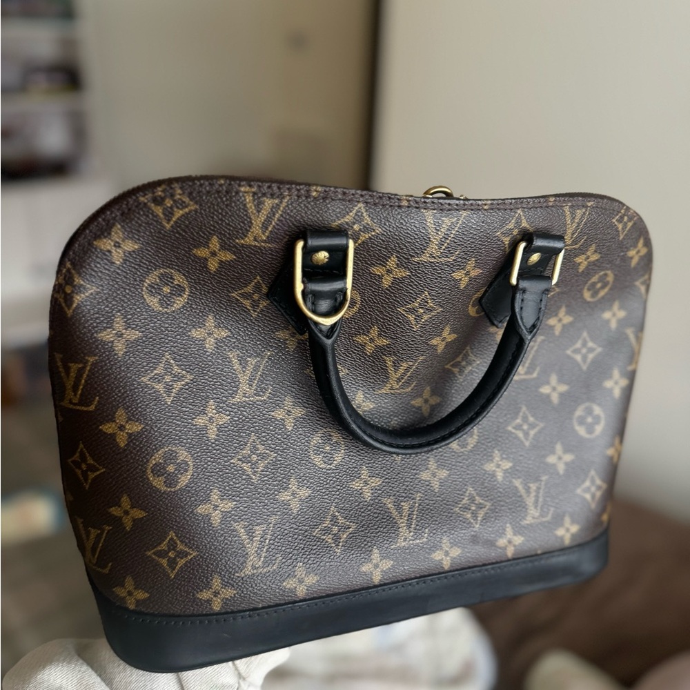 Authentic Louis Vuitton bag - Picture 2 of 14